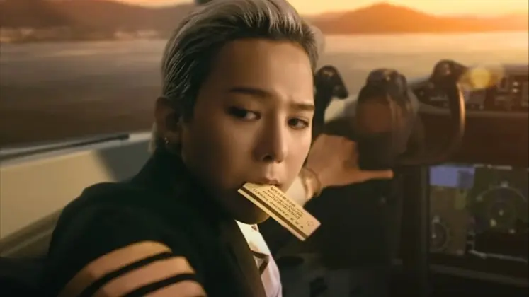 G-Dragon hóa phi công quảng bá cho Hội nghị APEC 2025